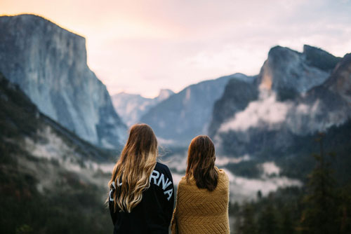 2 Frauen Berge